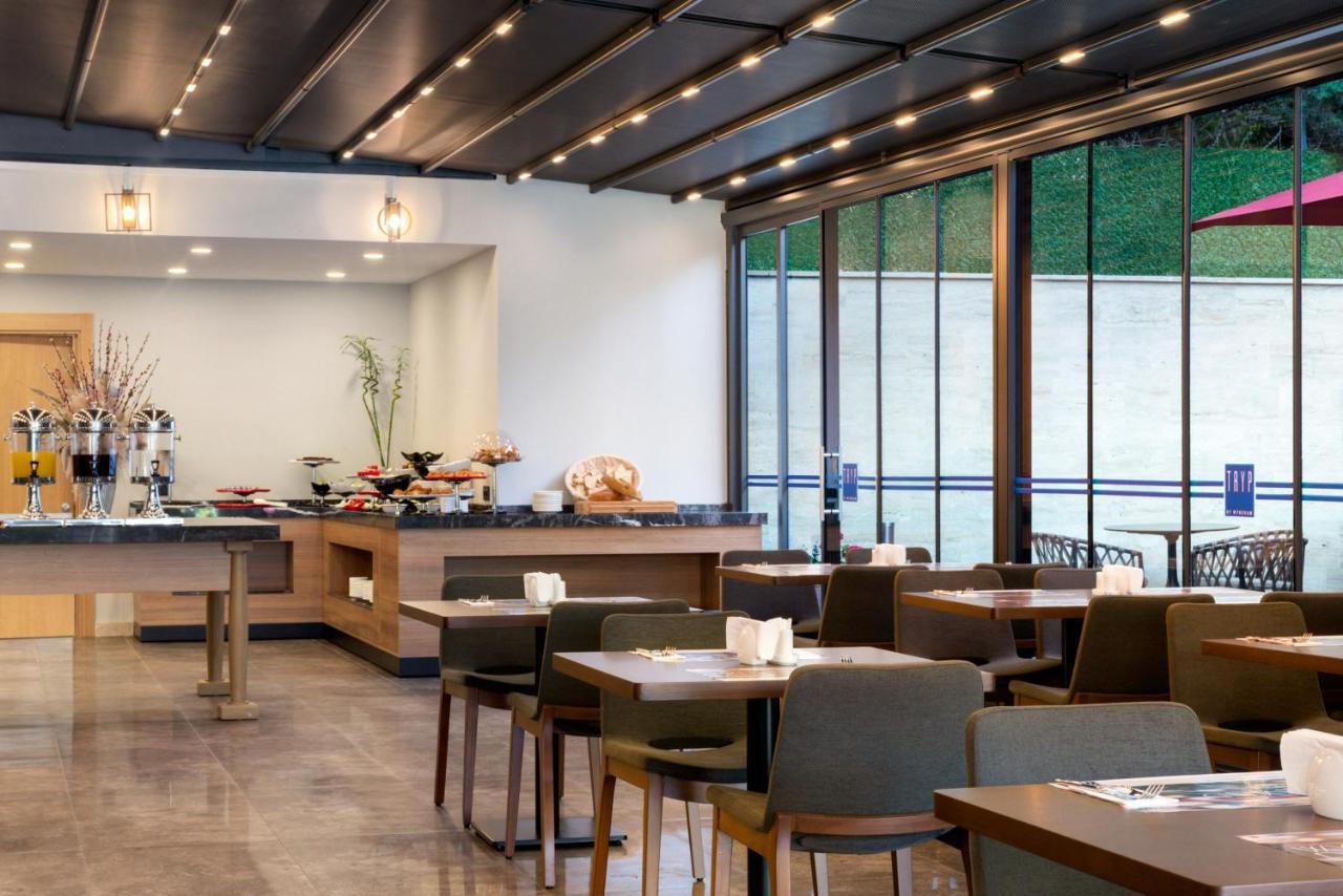 ホテル Tryp By Wyndham Istanbul Atasehir エクステリア 写真