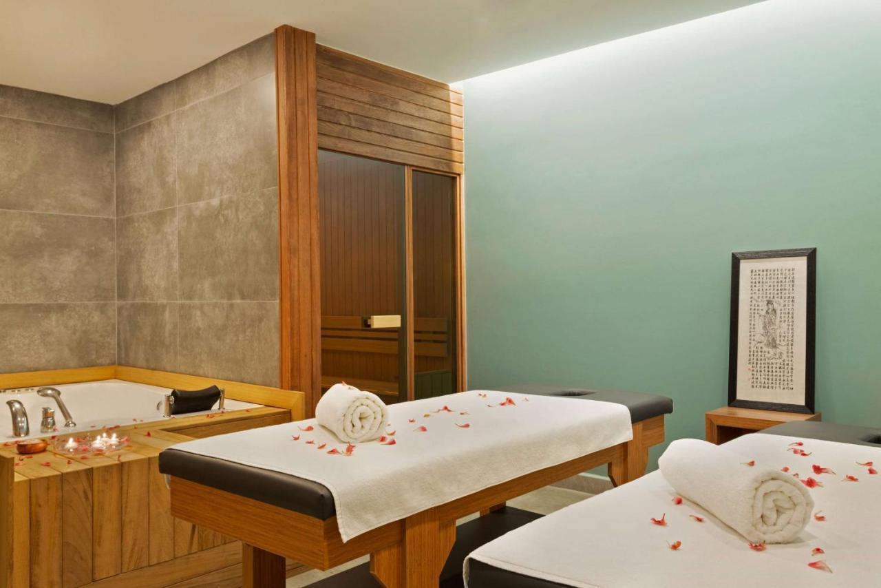 ホテル Tryp By Wyndham Istanbul Atasehir エクステリア 写真